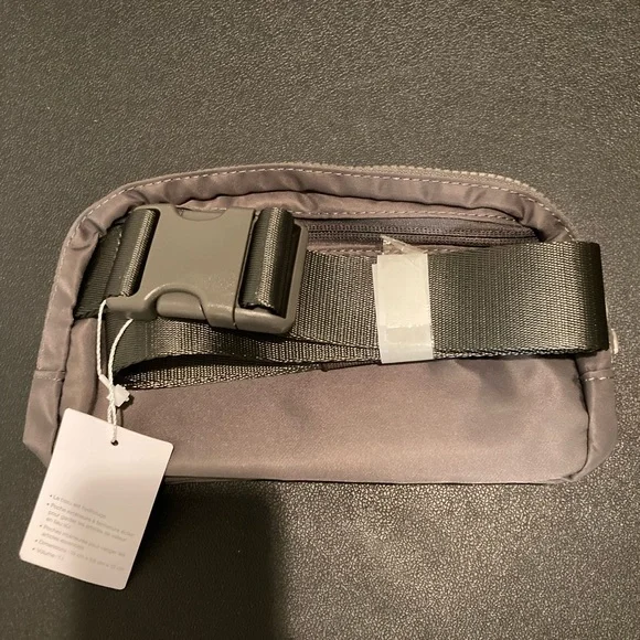 Lululemon Everywhere Belt Bag Fanny Pack Backpack Crossbody Bag Asphalt Grey 1L - Picture 7 of 11